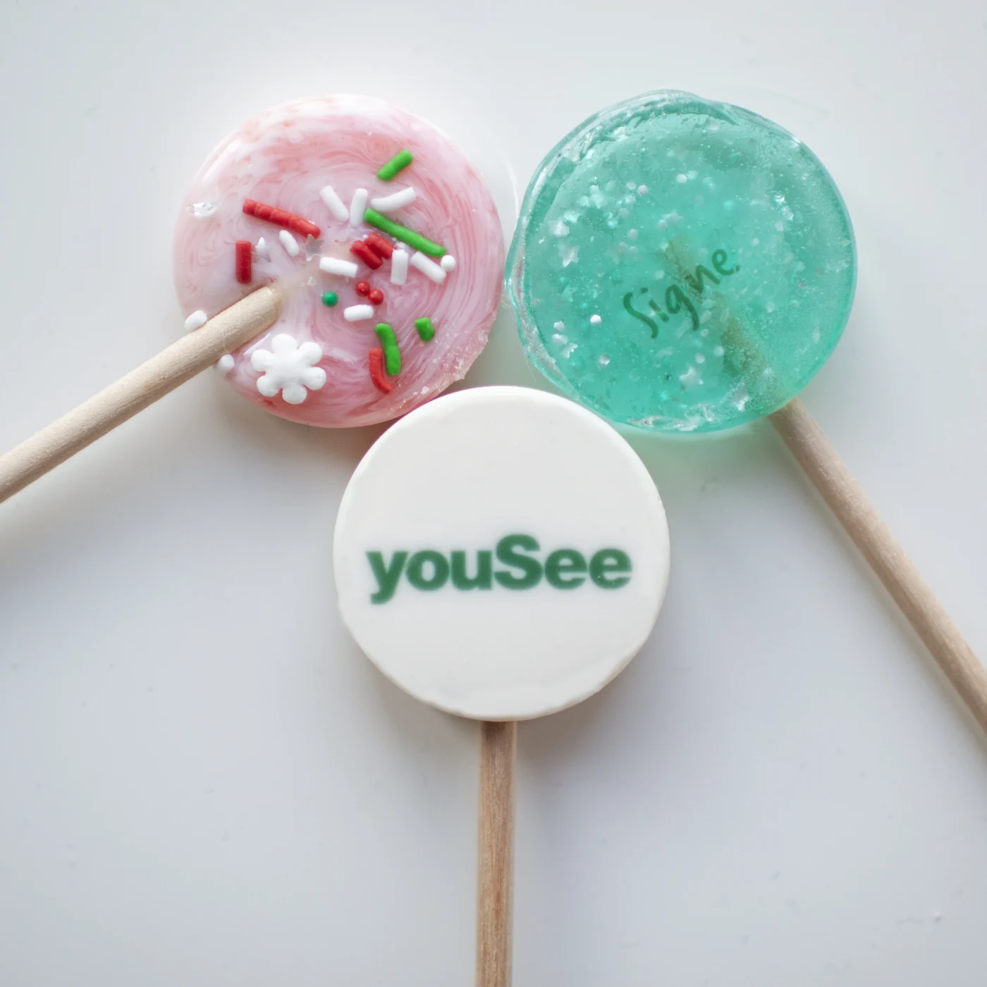 Slikkepinde med YouSee-logo